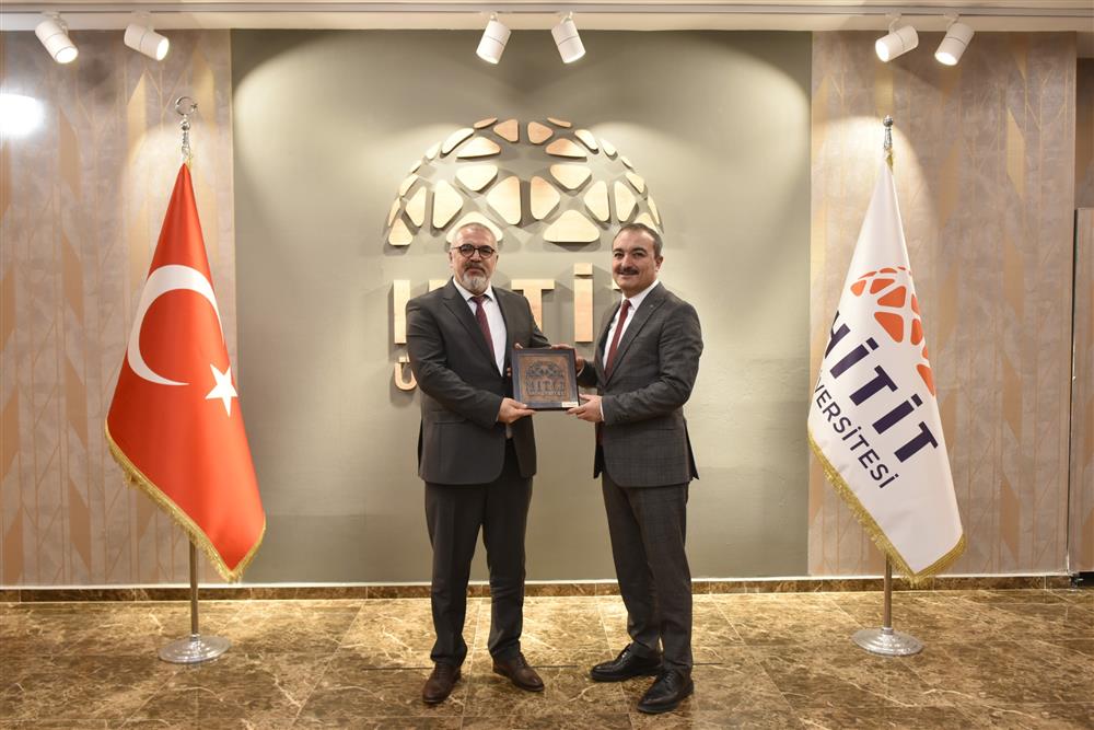 Başkanımız Sayın Alirıza Özdemir, Hitit Üniversitesi (Çorum) Rektörü Sayın Prof. Dr. Ali Osman Öztürk'ü Ziyaret Etti.