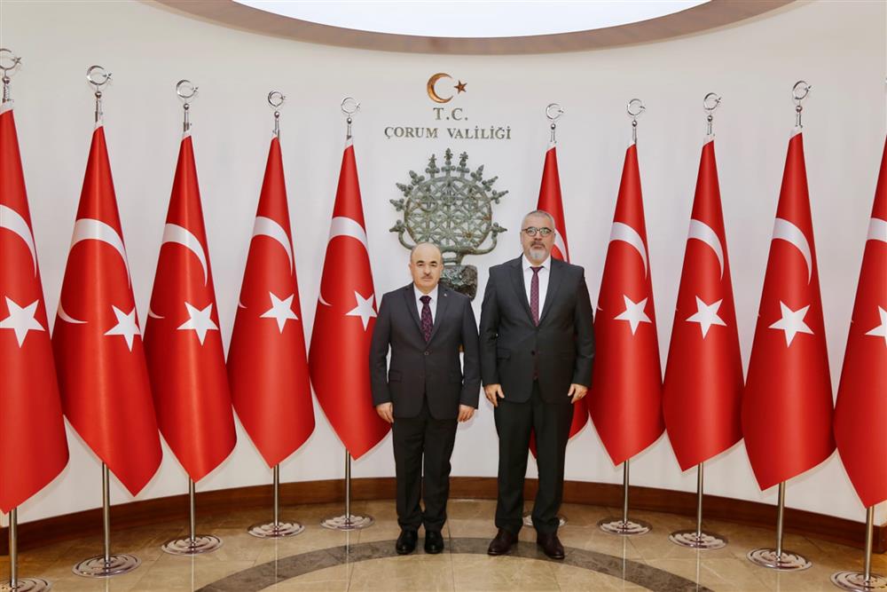 Başkanımız Sayın Alirıza Özdemir, Çorum Valisi Sayın Doç. Dr. Zülkif Dağlı'yı Makamında Ziyaret Etti.