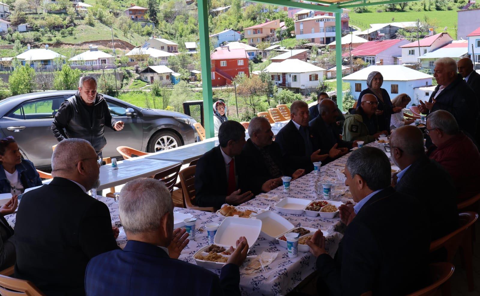 Gümüşhane Canlara Buluşma 4.jpg Gümüşhane Canlara Buluşma 4.jpg